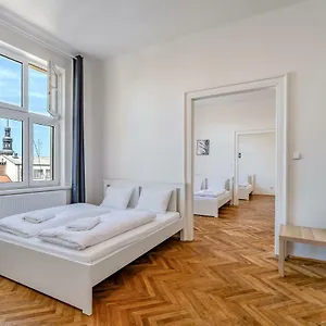 avantguard-apartments.praguehotelsweb.com/